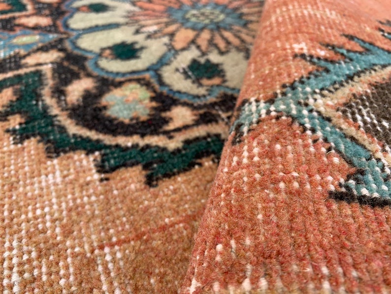Vintage turkish round carpet 2
