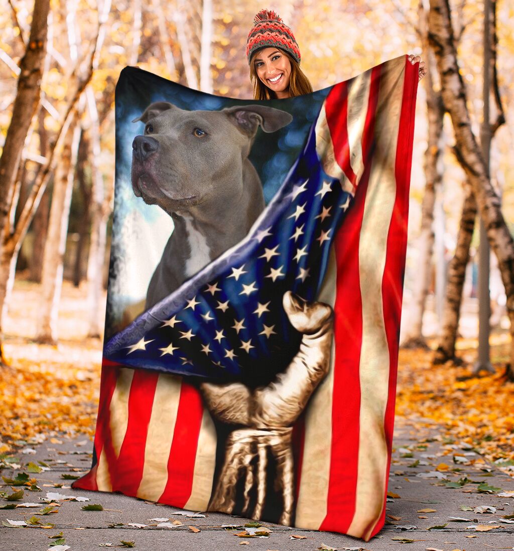 Pitbull behind the american flag blanket 1