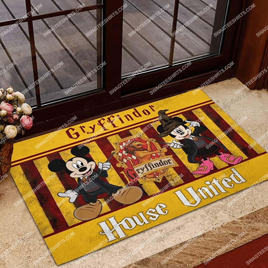 harry potter gryffindor house united mickey mouse and minnie mouse doormat 1 - Copy (2)